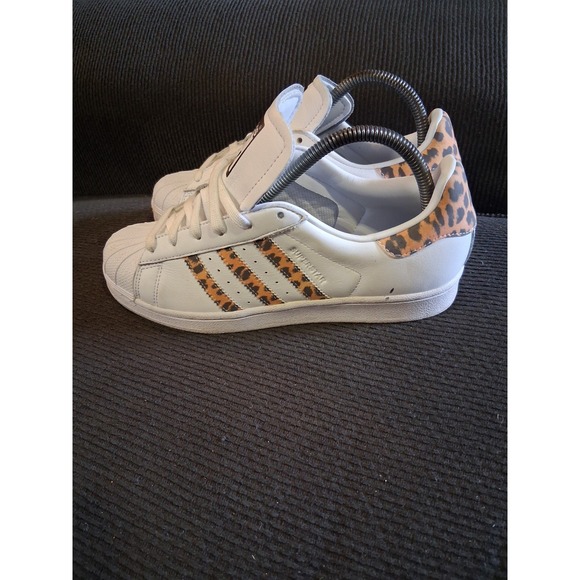 Adidas Superstar  Footwear White cheetah core black Women's Shoes Size 7 CQ2514 - Picture 1 of 8